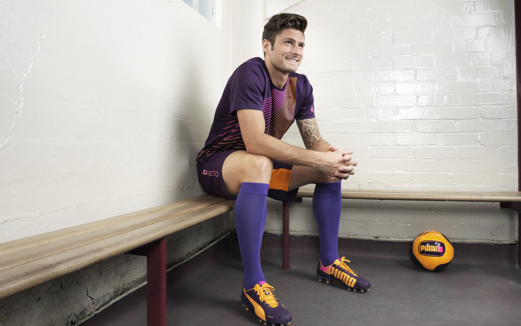 博卡后卫出球被迫频繁回传，博卡的主场是哪个球场